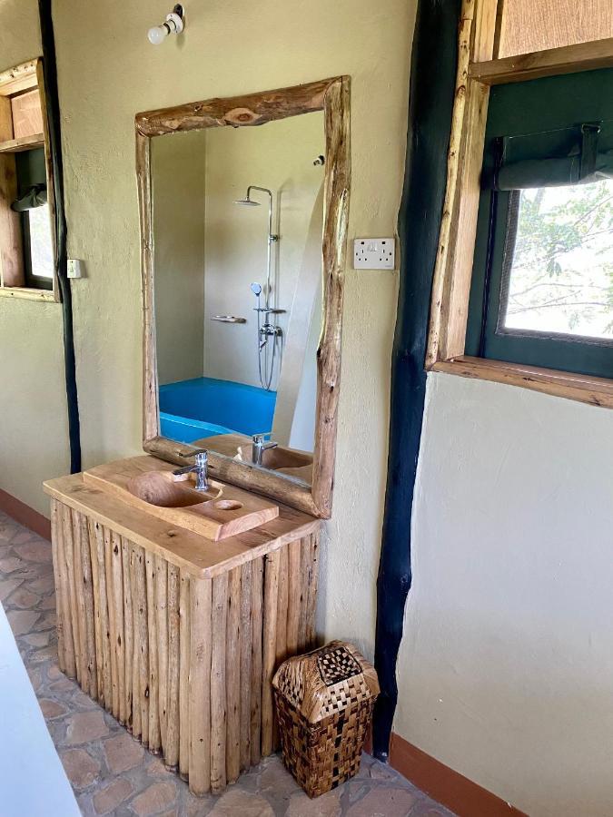 Enshama Game Lodge And Campsite Katunguru Exterior photo