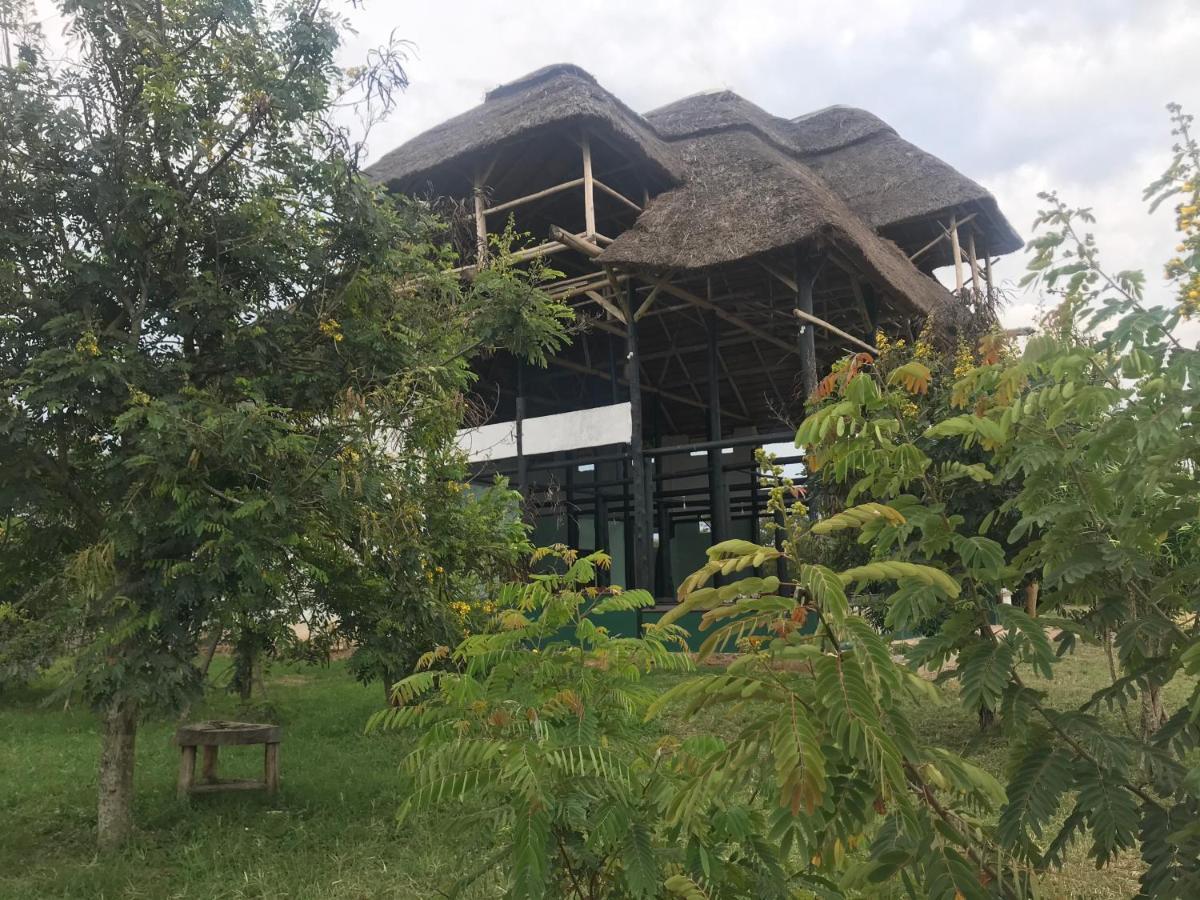 Enshama Game Lodge And Campsite Katunguru Exterior photo